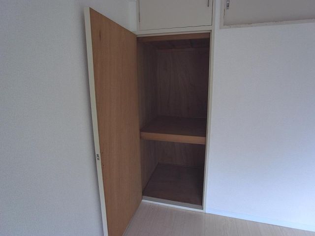 その他共有部分　洋室にある収納です！