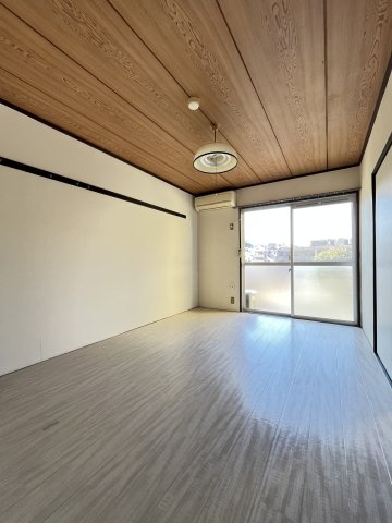 居室・リビング　※101号室参考写真