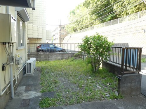 その他　バイク相談の無料敷地内駐輪場（その他）まで8m
