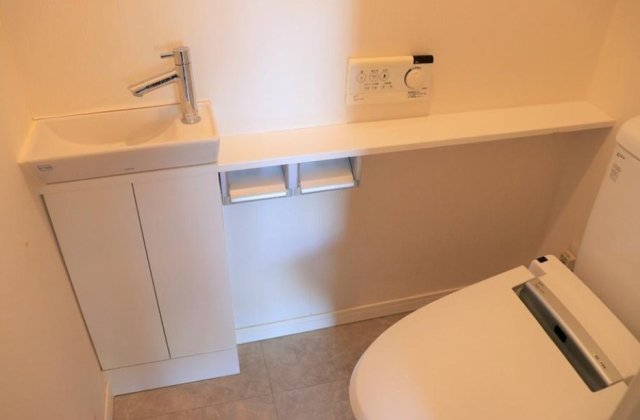 トイレ　別タイプ部屋　参考写真です