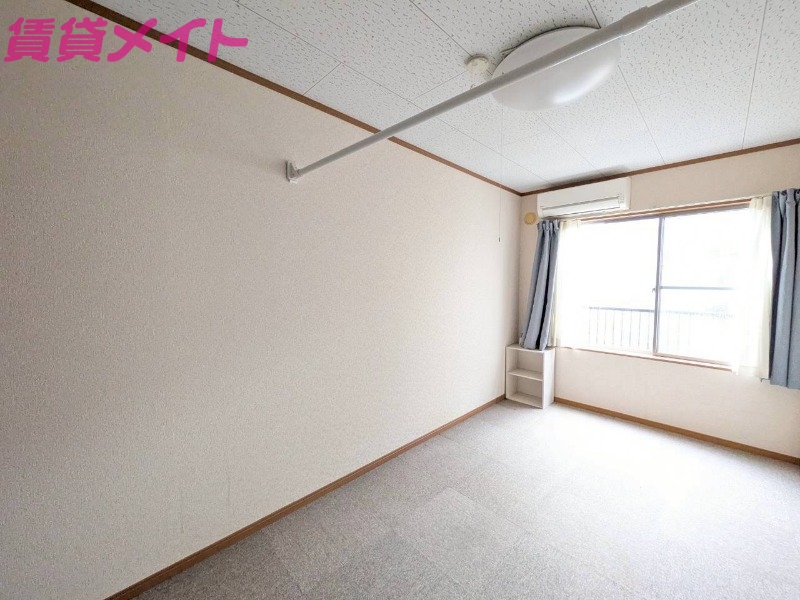 居室・リビング　別部屋参考写真です