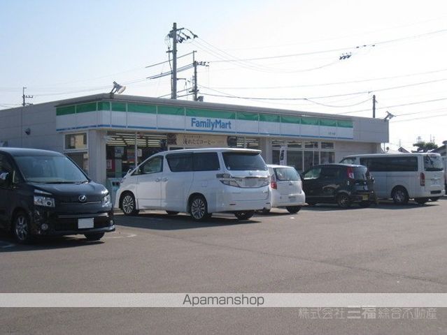 コンビニ　ファミリーマート（コンビニ）まで598m