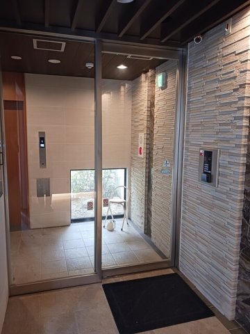 エントランス　建物の内部です