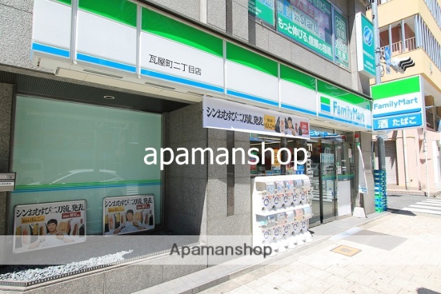 コンビニ　ファミリーマート（コンビニ）まで100m