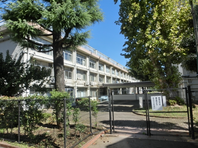 中学校　練馬区立練馬中学校（中学校）まで426m
