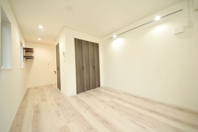 収納　★窓のある寝室です★