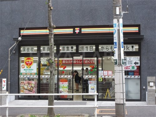コンビニ　セブン-イレブン新宿早稲田高校前店（コンビニ）まで718m