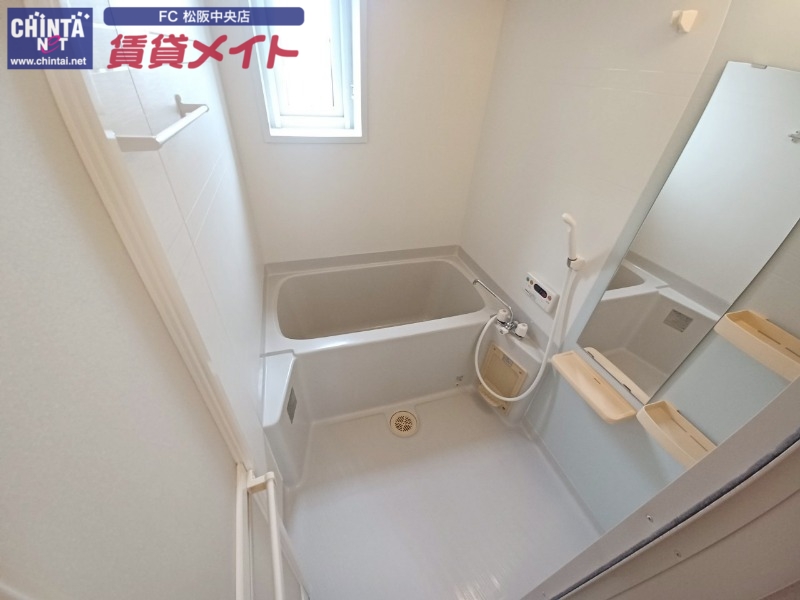 バス・シャワールーム　別部屋反転参考写真です