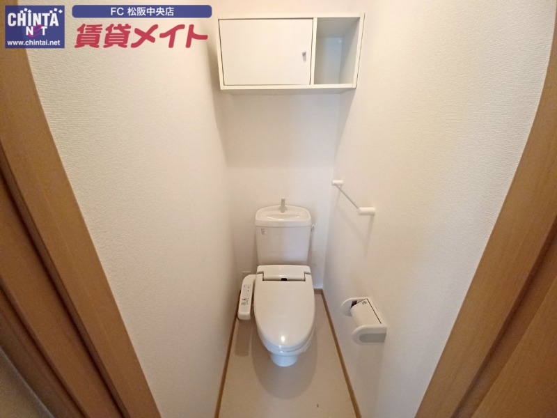 トイレ　別部屋反転参考写真です