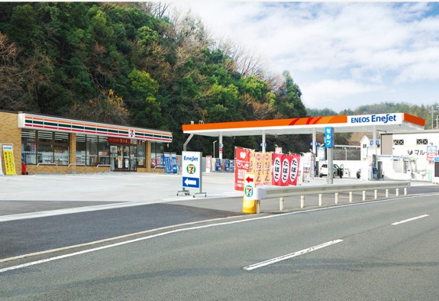 コンビニ　セブン-イレブン 川西一庫店（コンビニ）まで498m