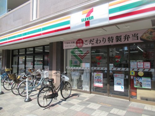 コンビニ　セブンイレブン東村山秋津駅前店（コンビニ）まで637m