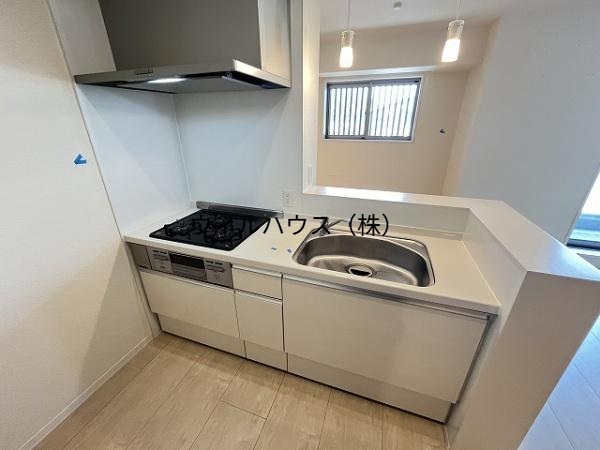 キッチン　３口コンロ付きシステムキッチン！