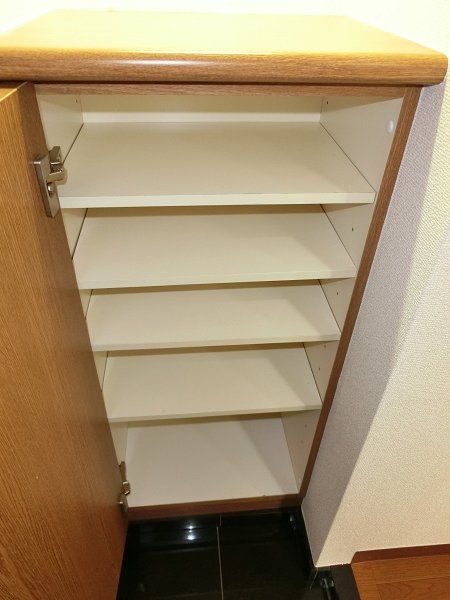 玄関　収納豊富なシューズボックスです♪