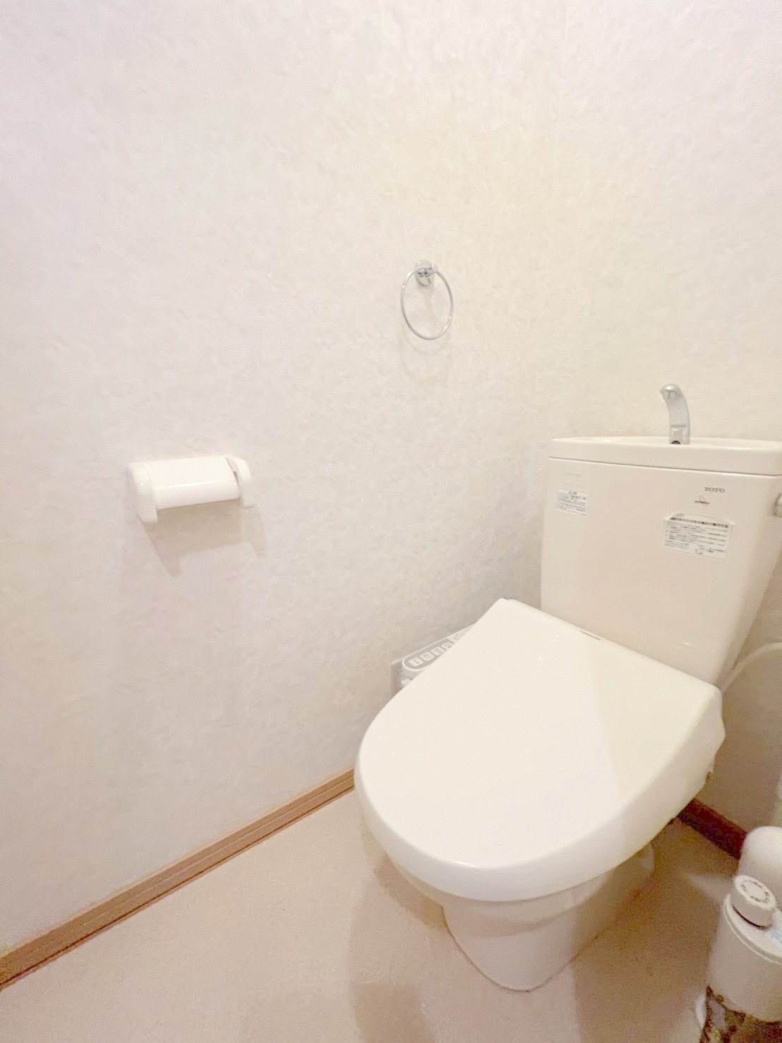 トイレ　※他号室の写真になります。雰囲気のご参考にどうぞ♪