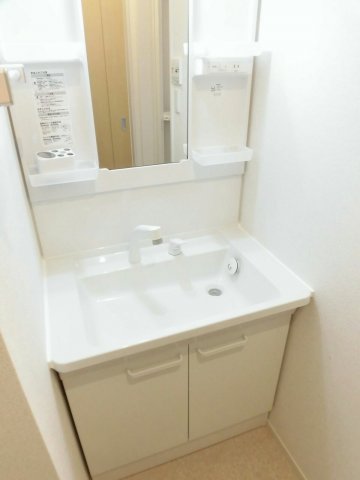洗面設備　スペースが確保できる洗面所です