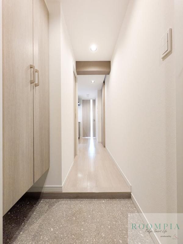 玄関　※同タイプの別のお部屋です。