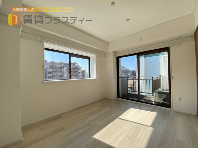 その他部屋・スペース　２面採光の風通しの良いお部屋ですよ。
