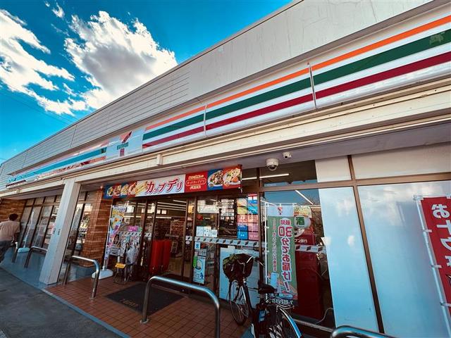コンビニ　セブンイレブン横浜笹山団地前店（コンビニ）まで958m