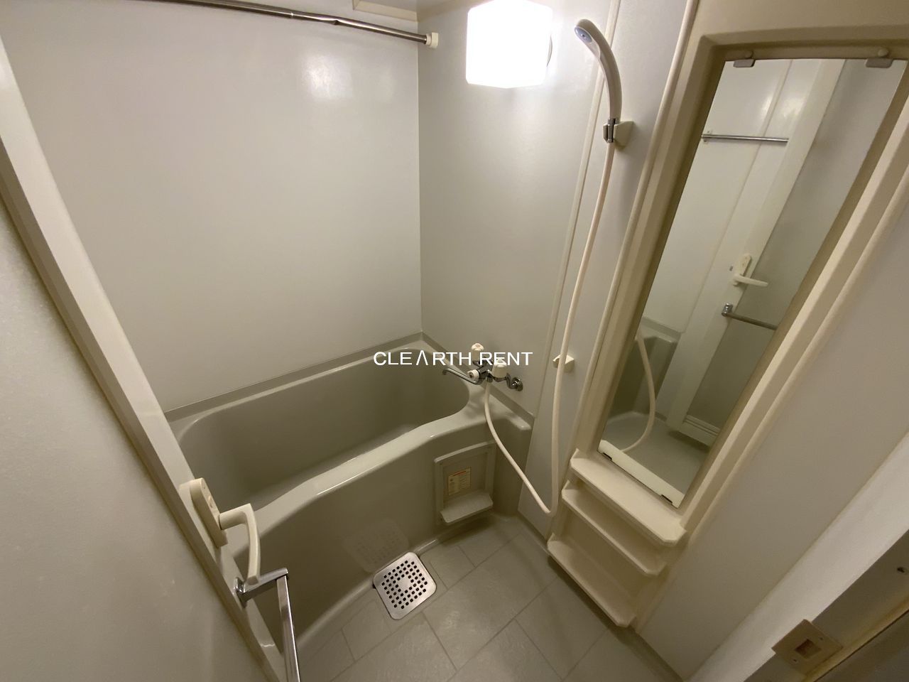 バス・シャワールーム　別住戸・反転写真となります。参考まで