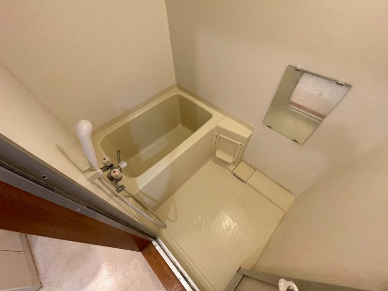 バス・シャワールーム　お風呂になります。一日の疲れを癒してくださいね。
