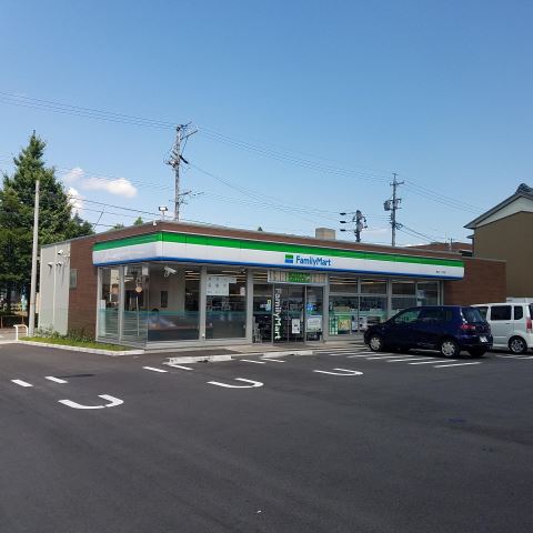 コンビニ　ファミリーマート（コンビニ）まで460m