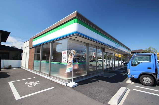 コンビニ　ファミリーマート日高高萩店（コンビニ）まで156m