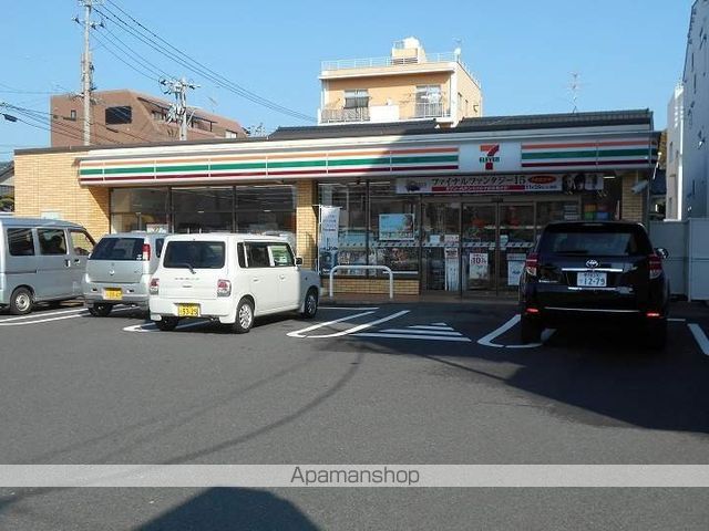 コンビニ　セブンイレブン（コンビニ）まで553m