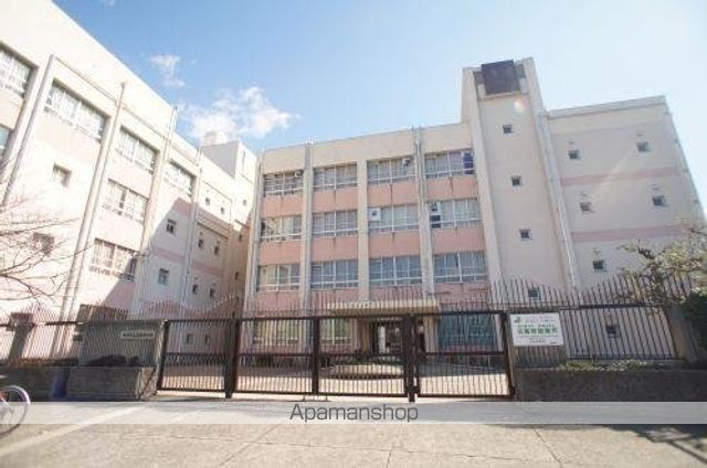 中学校　矢田中学校（中学校）まで585m