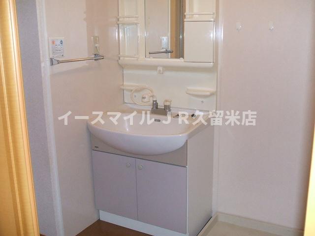 洗面設備　独立洗面台で身支度をすべて済ませてしまいましょう