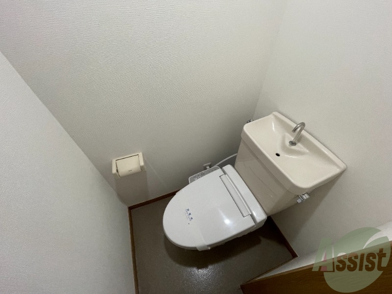 トイレ　トイレとお風呂が別なので清潔に使えて嬉しいですね。