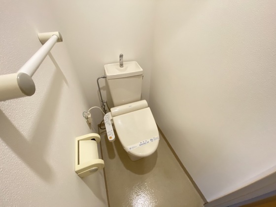 トイレ　※別号室の写真です