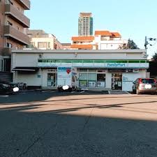 コンビニ　ファミリーマート 松崎町店（コンビニ）まで285m
