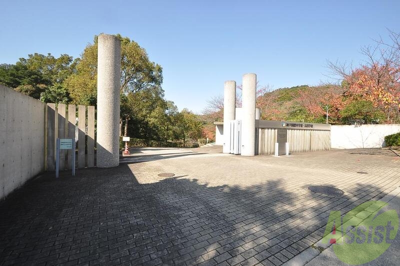 中学校　神戸国際中学校・高等学校（中学校）まで898m