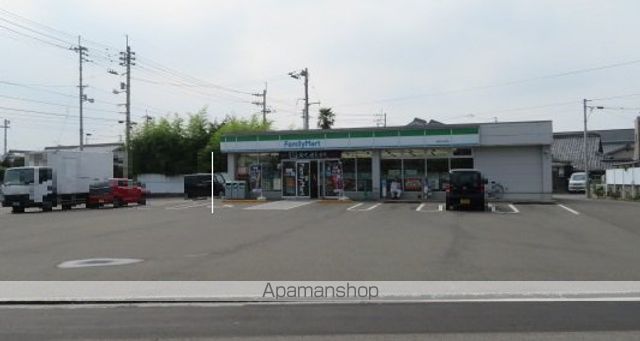 コンビニ　ファミリーマート（コンビニ）まで339m