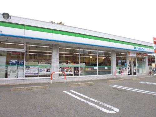 コンビニ　ファミリーマート泉楽通店（コンビニ）まで980m