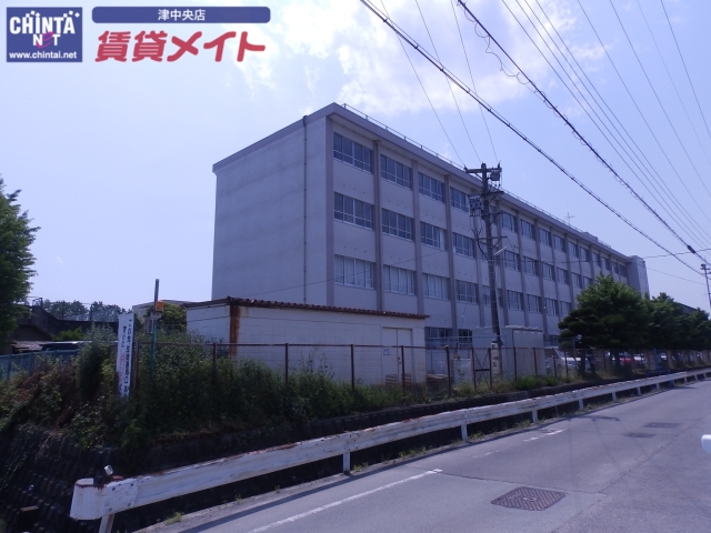 中学校　津市立一身田中学校（中学校）まで700m