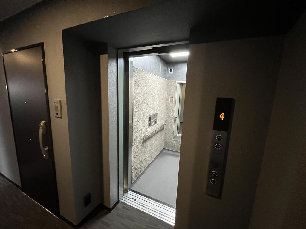 ロビー　エレベーター