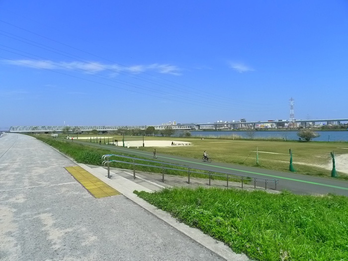 公園　荒川河川敷（公園）まで150m