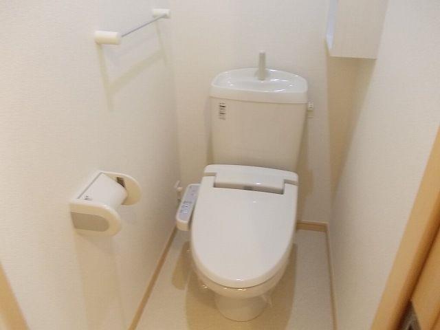 ＪＲ姫新線 本竜野駅 徒歩16分 2階建 築17年のトイレ写真