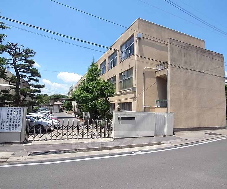 小学校　久津川小学校（小学校）まで540m