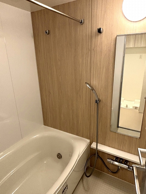 定期借家◎築2年 NETフリー KOMABA WEST Eの風呂写真