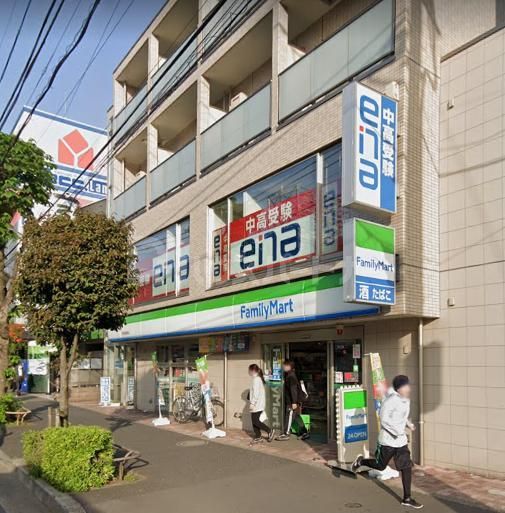 コンビニ　ファミリーマート平和台駅前店（コンビニ）まで180m