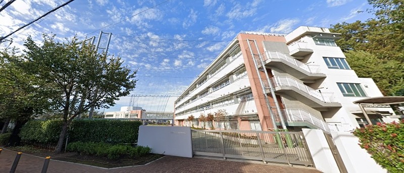 中学校　世田谷区立桜木中学校（経堂）（中学校）まで1912m