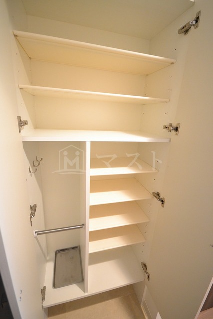 玄関　※建物内別間取参考写真