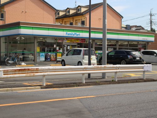 コンビニ　ファミリーマート 川口中青木五丁目店（コンビニ）まで300m