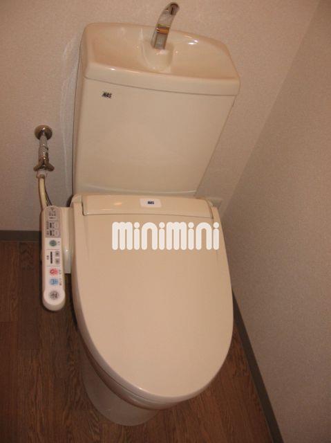 トイレ　温水洗浄便座です