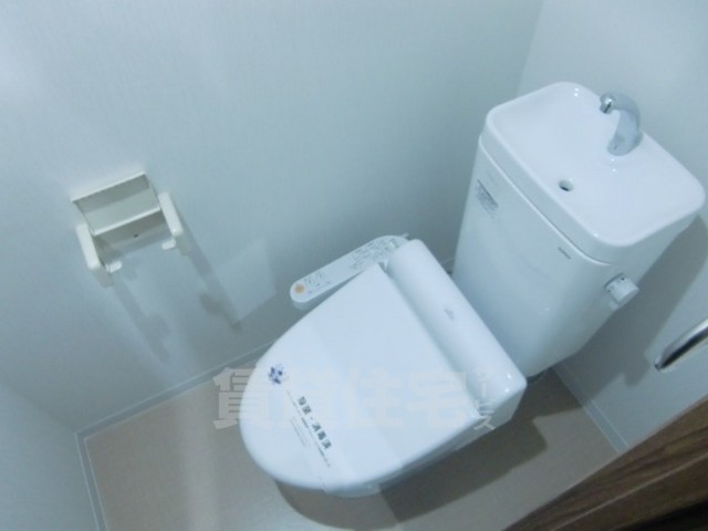 阪急宝塚線 服部天神駅 徒歩3分 4階建 築12年のトイレ写真