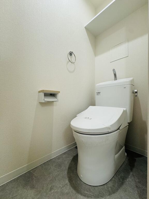 地下鉄千日前線 北巽駅 徒歩4分 5階建 築4年のトイレ写真