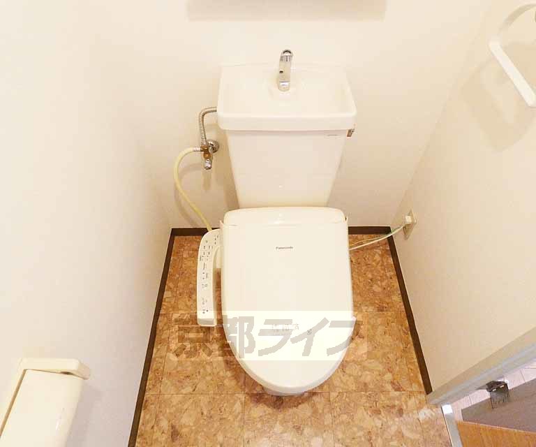 地下鉄烏丸線 竹田駅 徒歩5分 7階建 築32年のトイレ写真