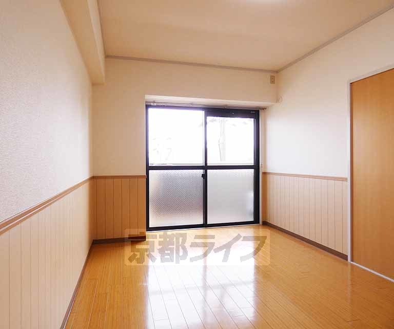 地下鉄烏丸線 竹田駅 徒歩5分 7階建 築32年の居間写真